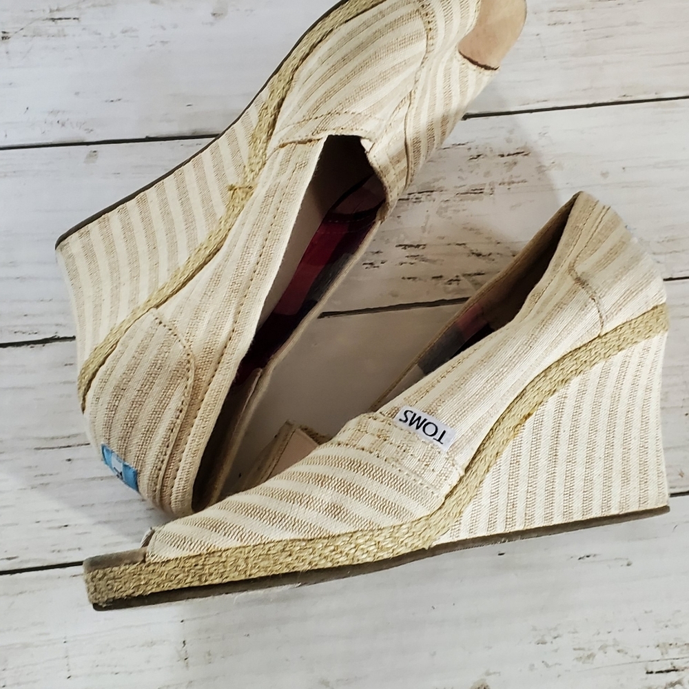 Toms stripe peep toe wedge sandals neutral colors jute trim size 7.5